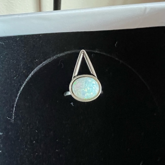 The 2BANDITS: The Wall Opal Triangle Ring - Picture 4 of 7